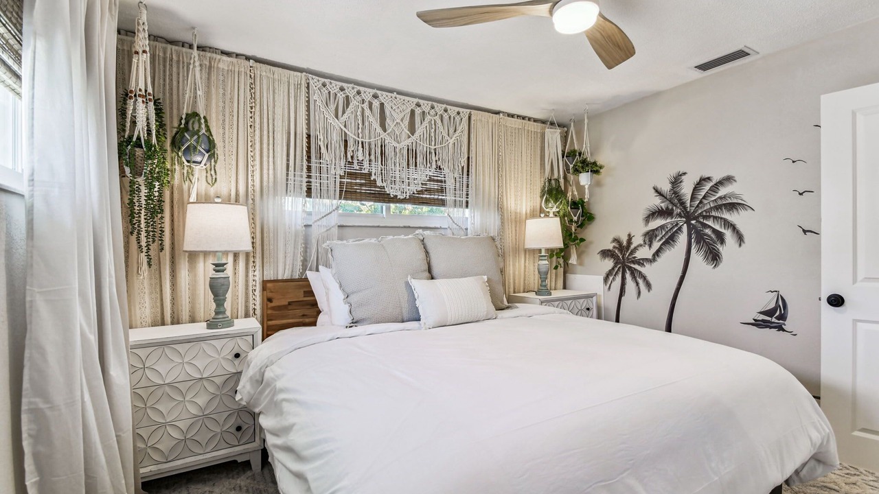 Photo of Bedroom in Capri Isle