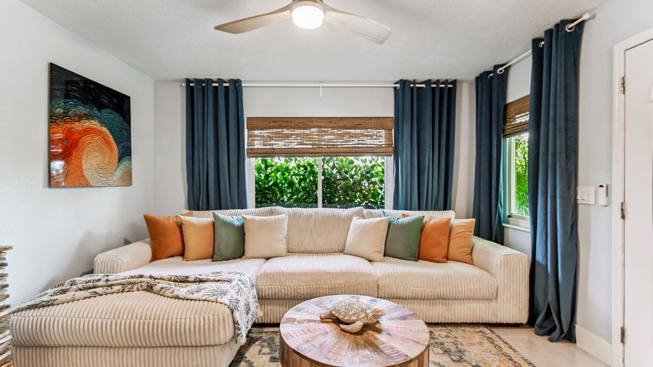 Photo of Livingroom in Capri Isle