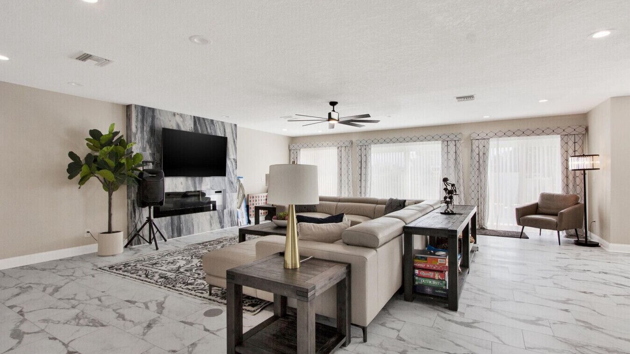Photo of Livingroom in Harbor Hills