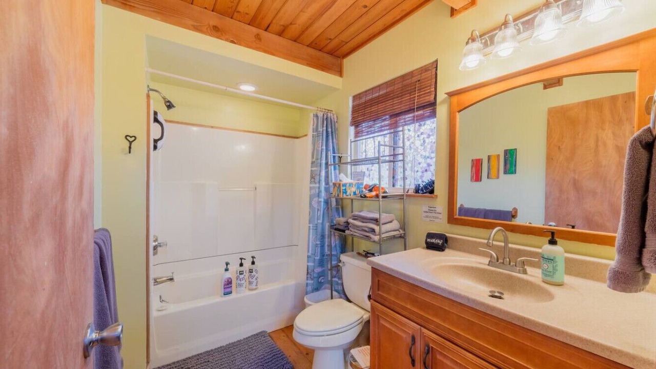 Photo of Bathroom in Pukalani