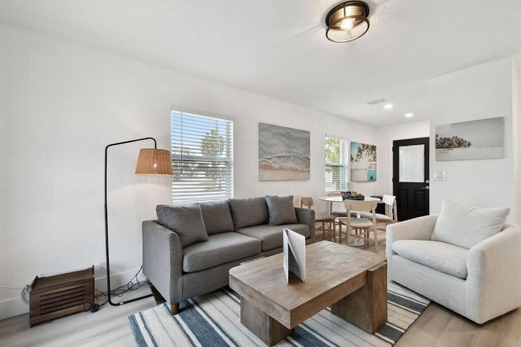 Photo of Livingroom in Treasure Island