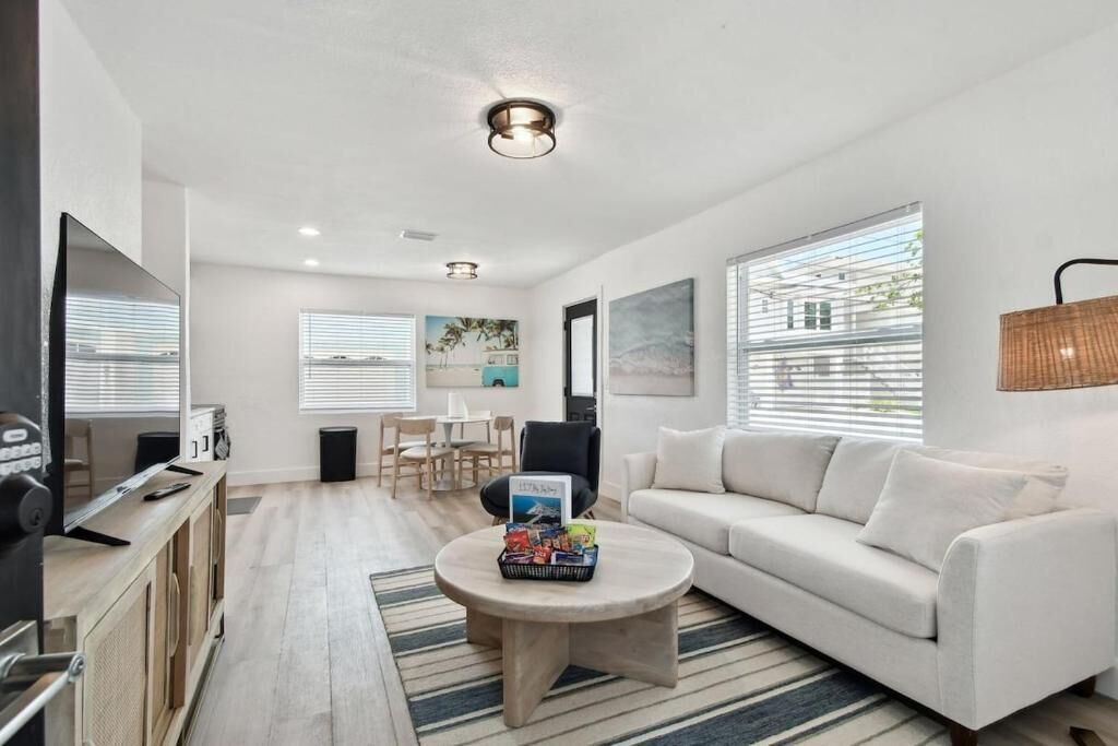 Photo of Livingroom in Treasure Island