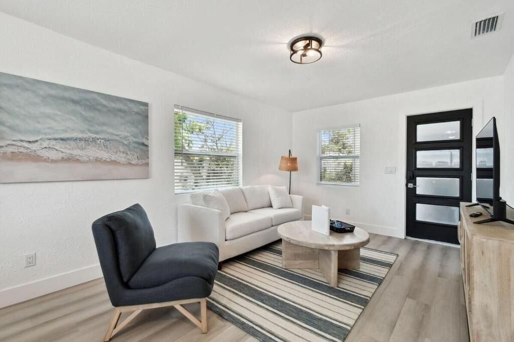 Photo of Livingroom in Treasure Island