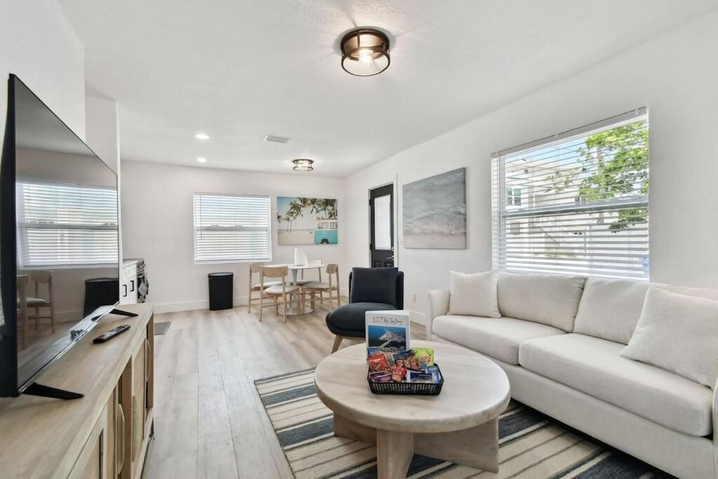 Photo of Livingroom in Treasure Island