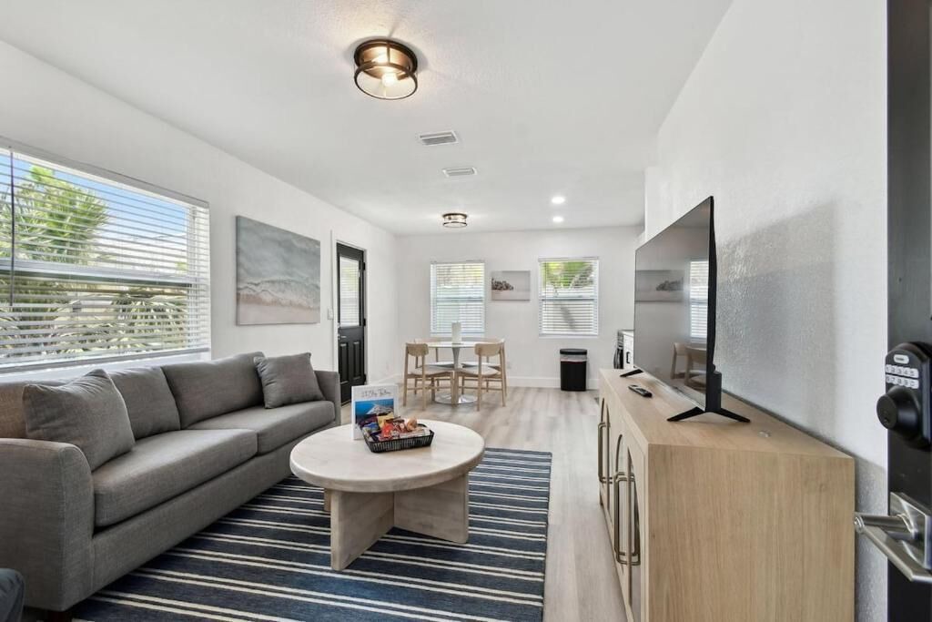 Photo of Livingroom in Treasure Island
