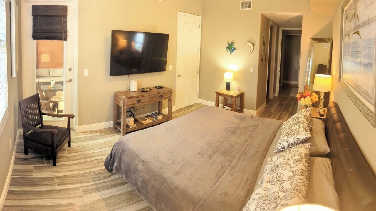 Photo of Bedroom in Cypress Lake