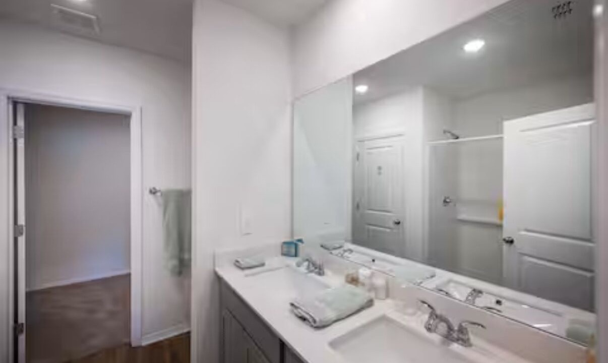 Photo of Bathroom in Amaryllis Park