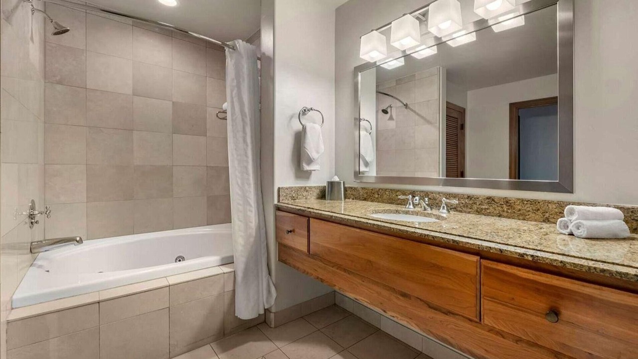 Photo of Bathroom in Peak 9