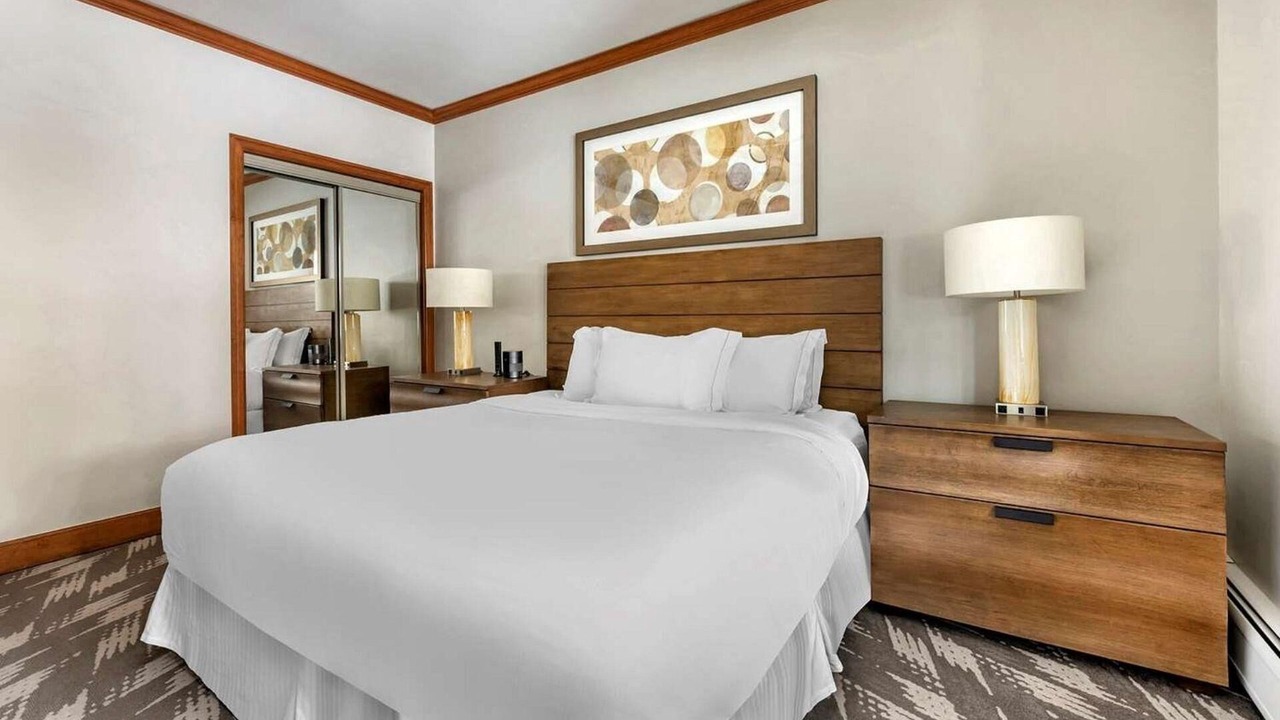 Photo of Bedroom in Peak 9
