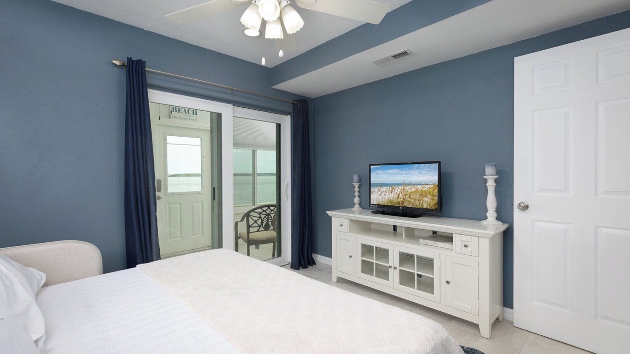 Photo of Bedroom in Capri Isle