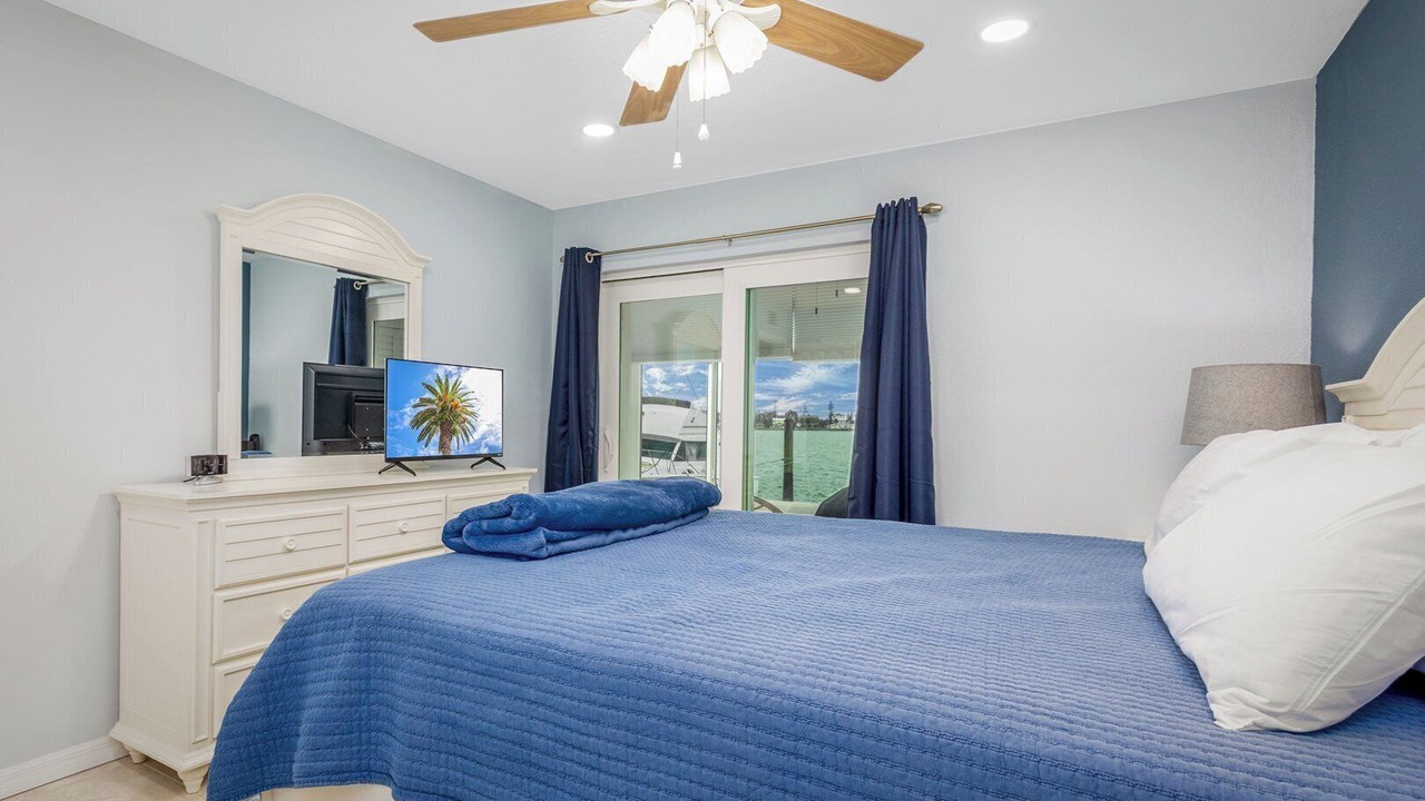 Photo of Bedroom in Capri Isle