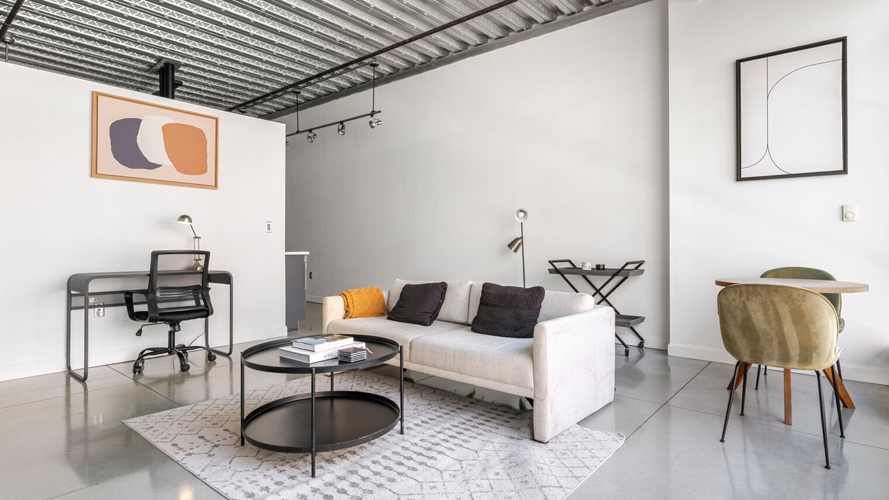Photo of Livingroom in Central Square