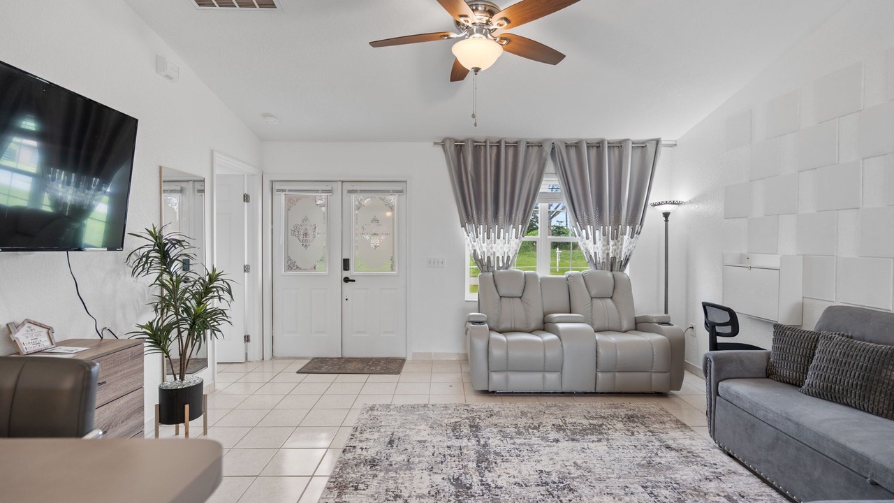 Photo of Livingroom in Warm Mineral Springs