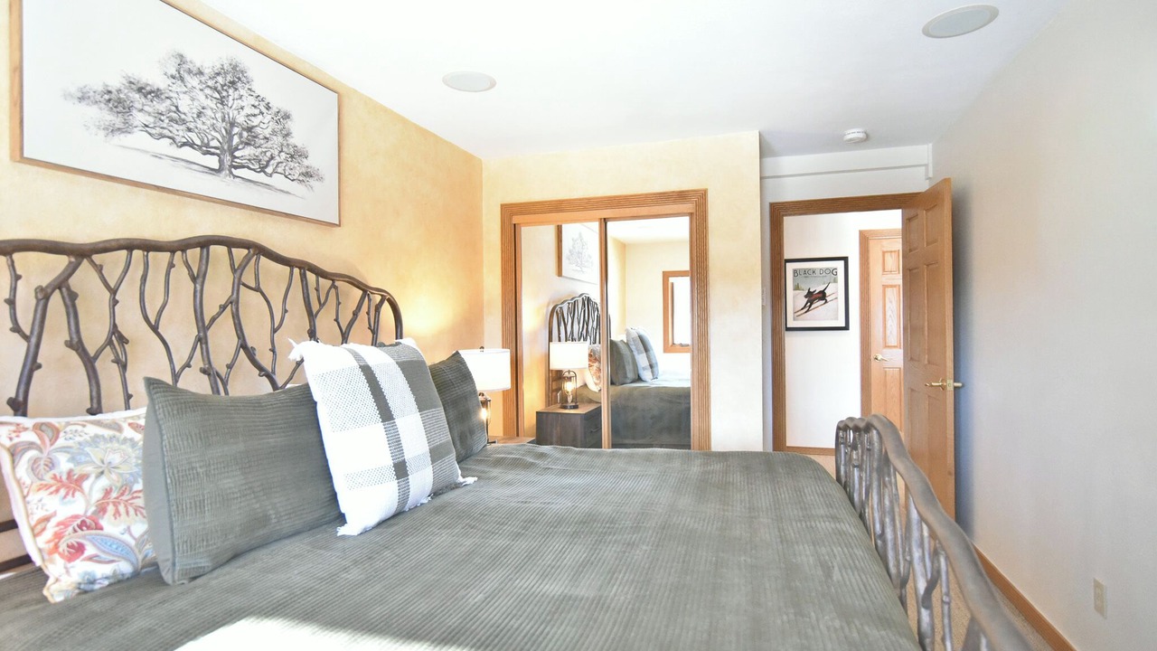 Photo of Bedroom in Four O'Clock