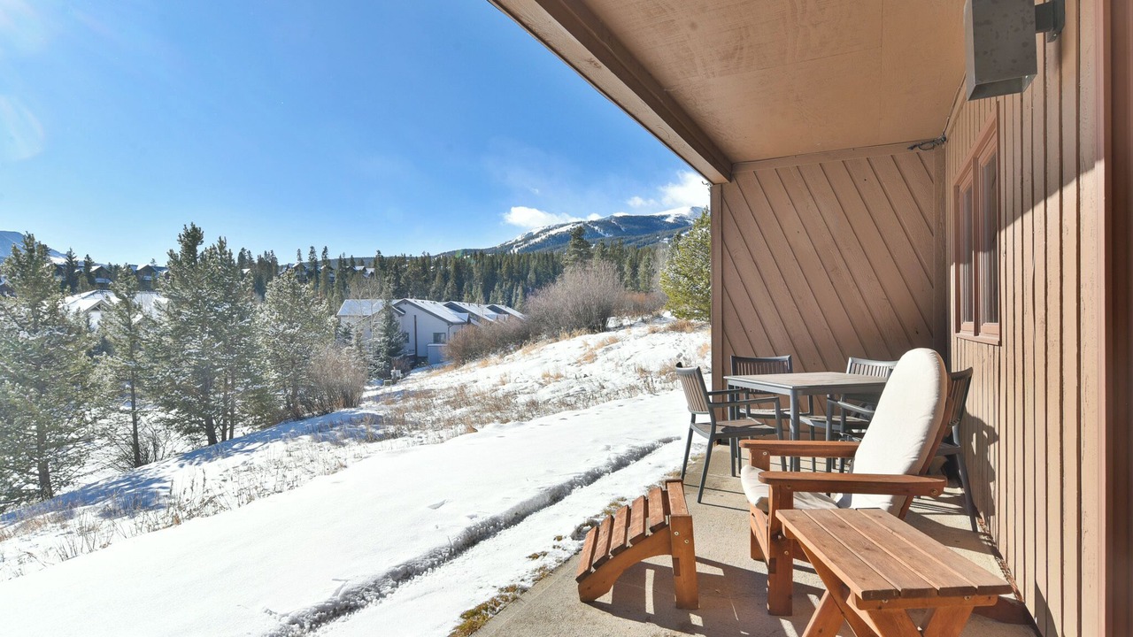 Photo of Outdoor in Four O'Clock