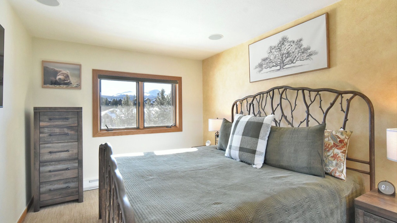 Photo of Bedroom in Four O'Clock