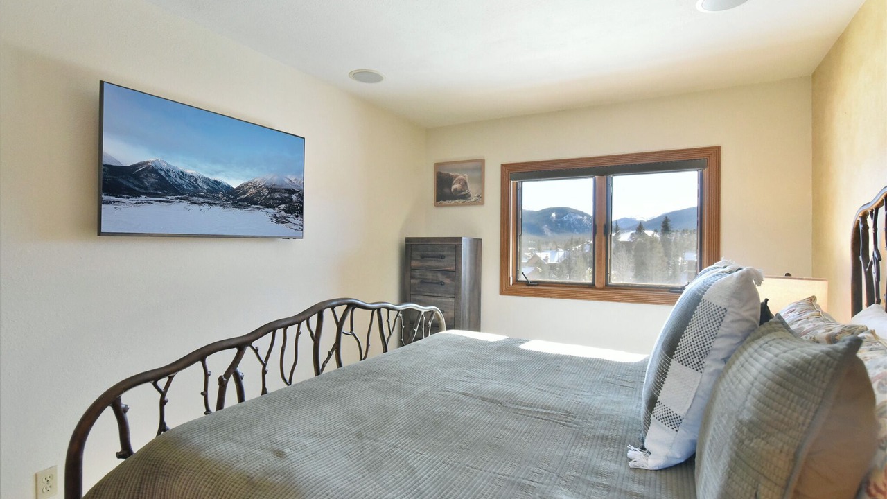 Photo of Bedroom in Four O'Clock
