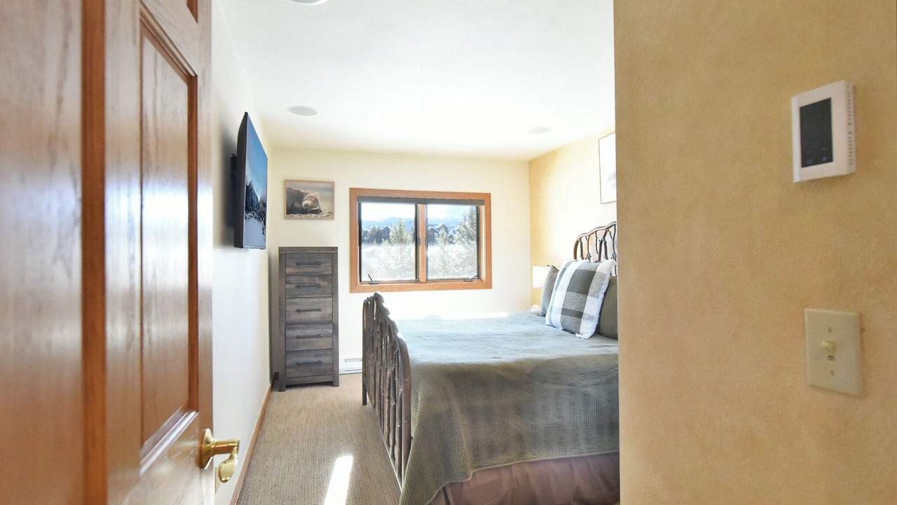 Photo of Bedroom in Four O'Clock