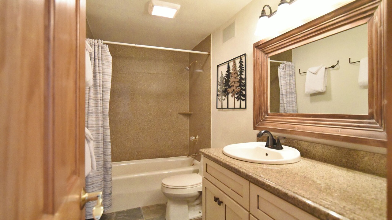 Photo of Bathroom in Four O'Clock