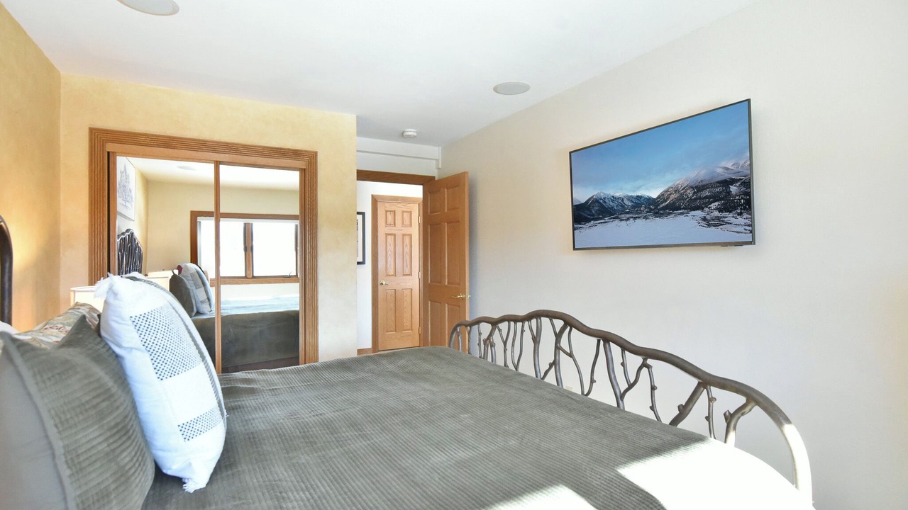 Photo of Bedroom in Four O'Clock