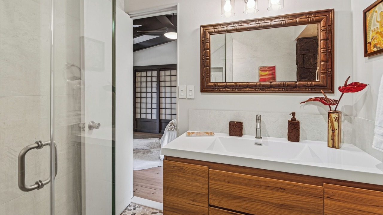 Photo of Bathroom in Kahaluu Bay