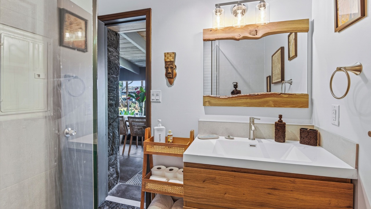 Photo of Bathroom in Kahaluu Bay