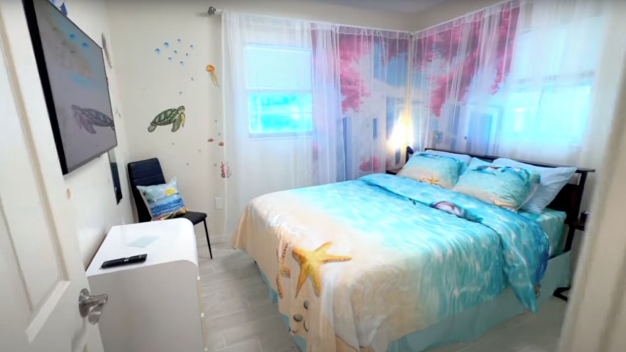 Photo of Bedroom in Gulf Gate Estates