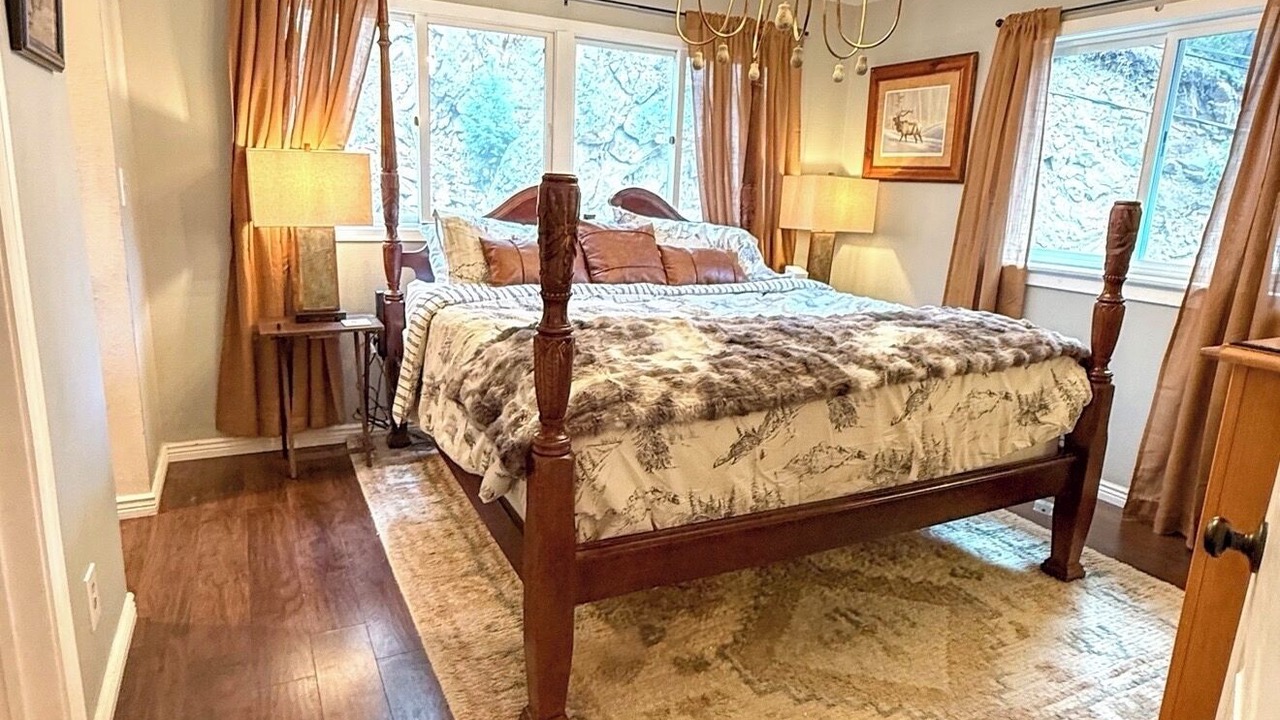 Photo of Bedroom in Idaho Springs