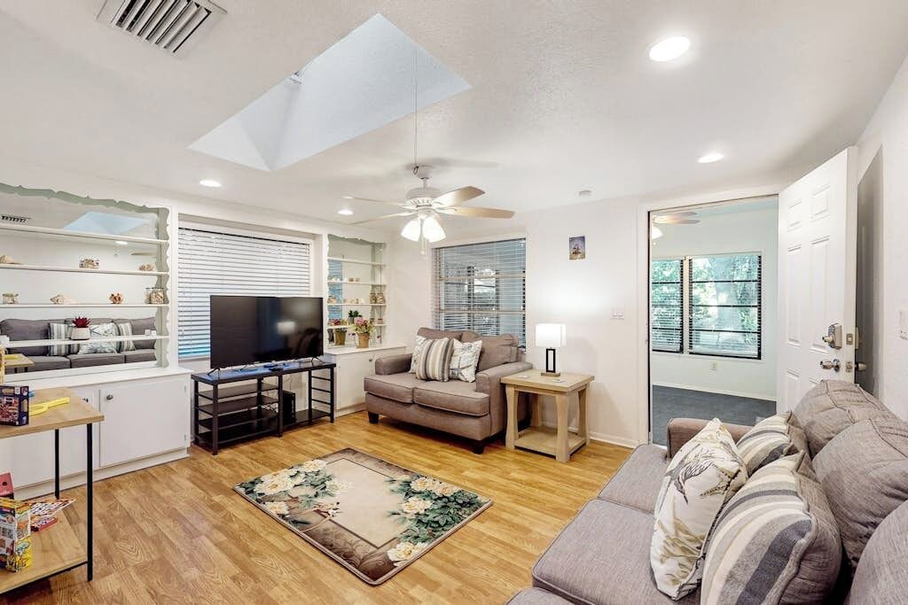 Photo of Livingroom in South Gate Ridge