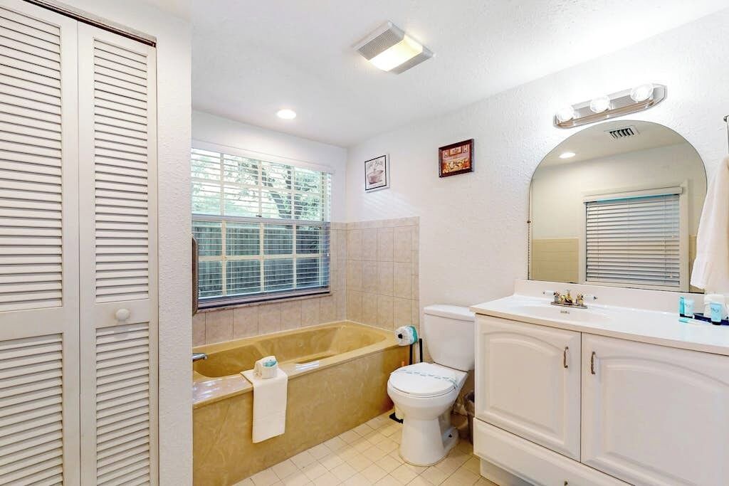 Photo of Bathroom in South Gate Ridge