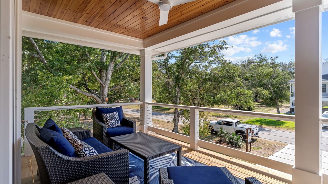 Photo of Patio Balcony in Tranquil Harbour