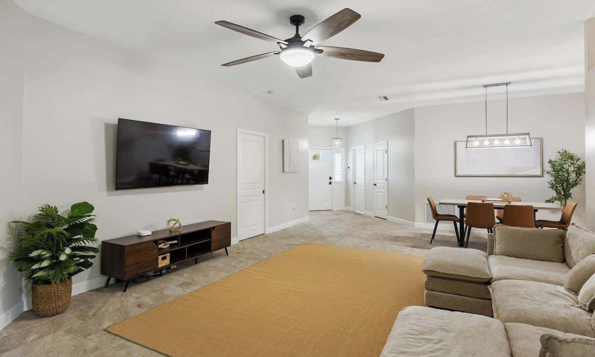 Photo of Livingroom in South Gate Ridge