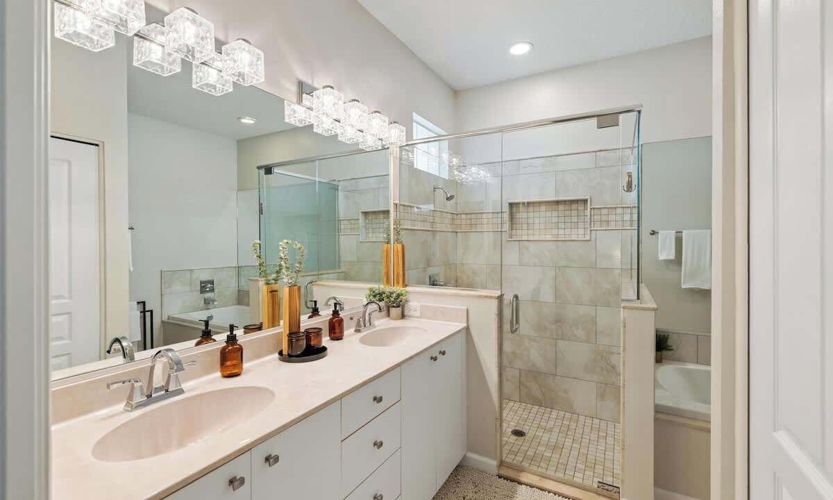 Photo of Bathroom in South Gate Ridge