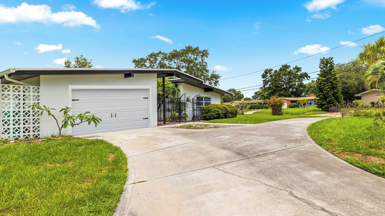 Photo of Outdoor in Harbor Hills