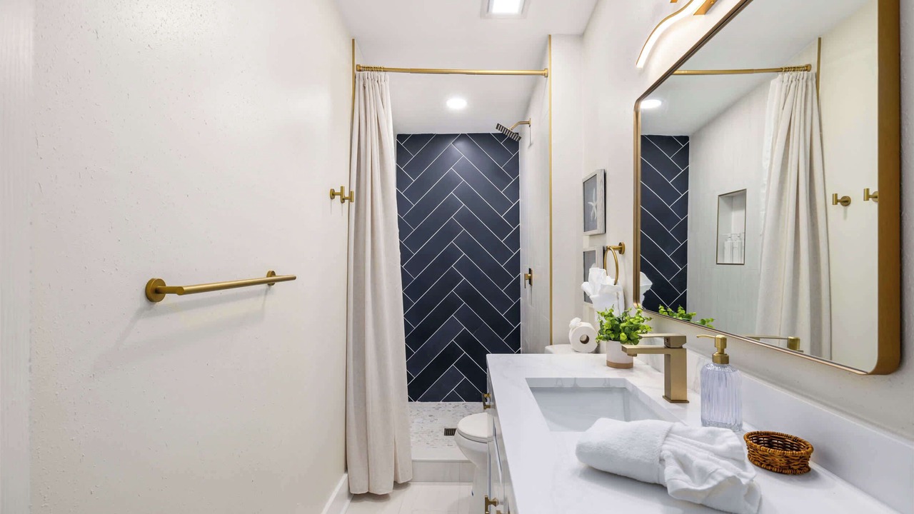 Photo of Bathroom in Harbor Hills
