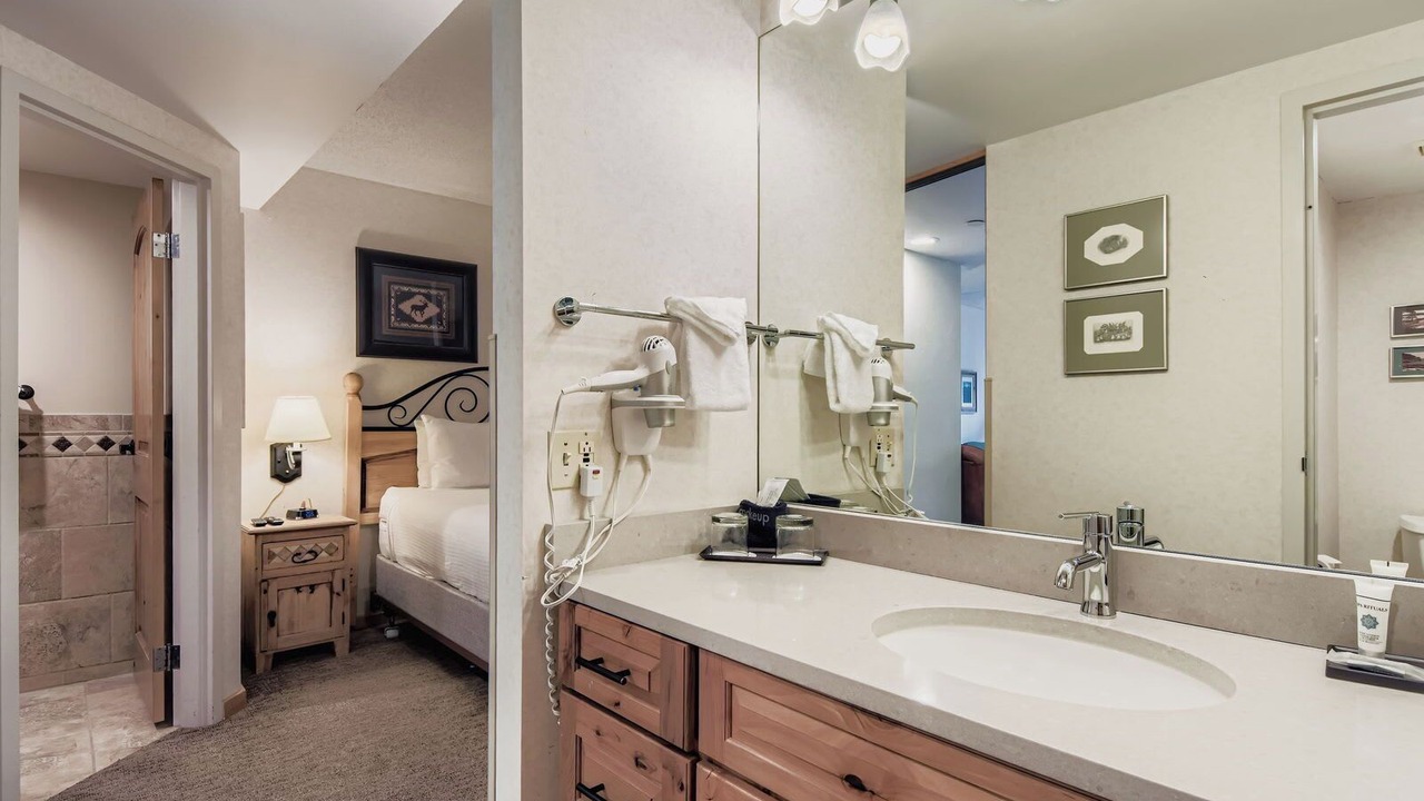 Photo of Bathroom in Peak 9