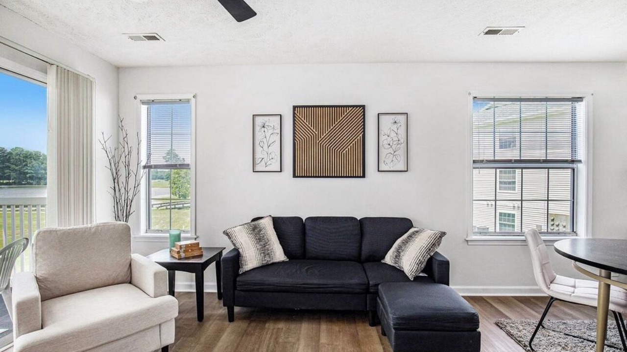 Photo of Livingroom in Longs