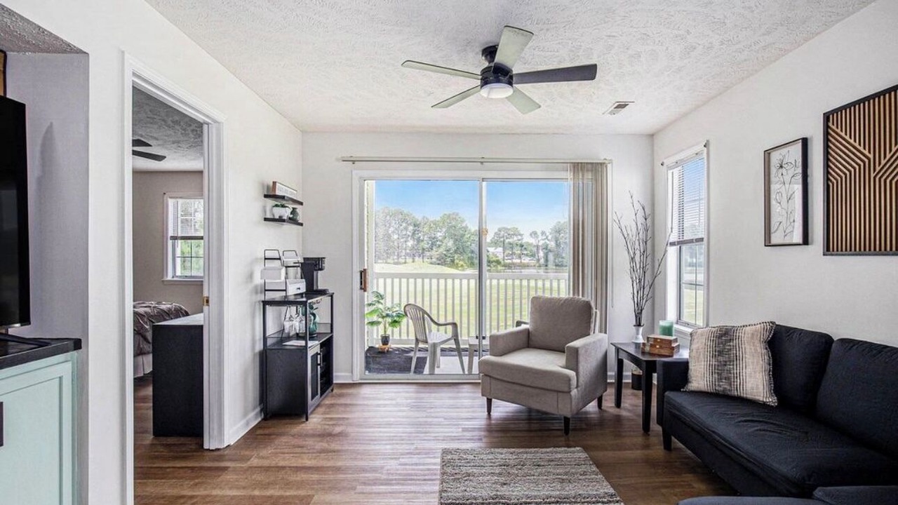 Photo of Livingroom in Longs