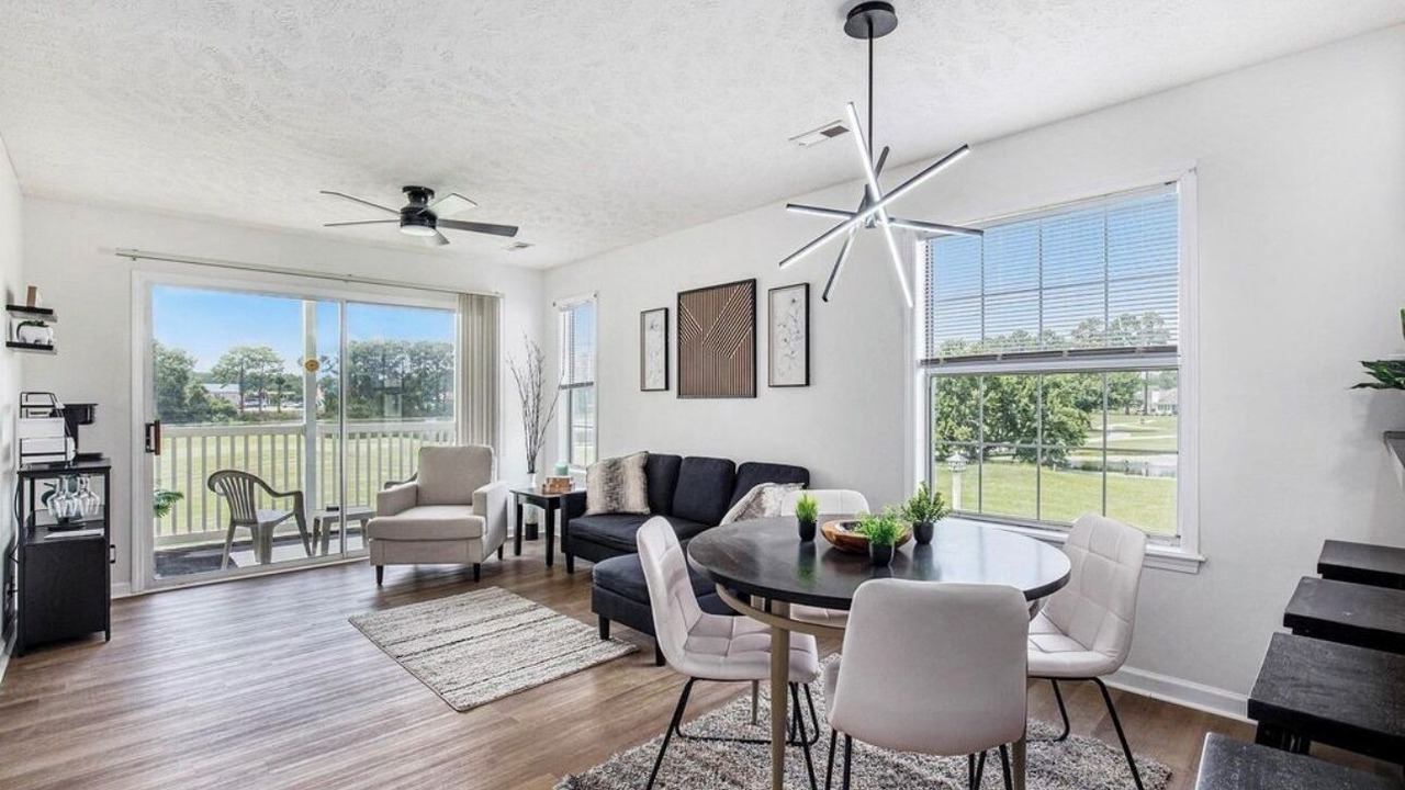 Photo of Livingroom in Longs