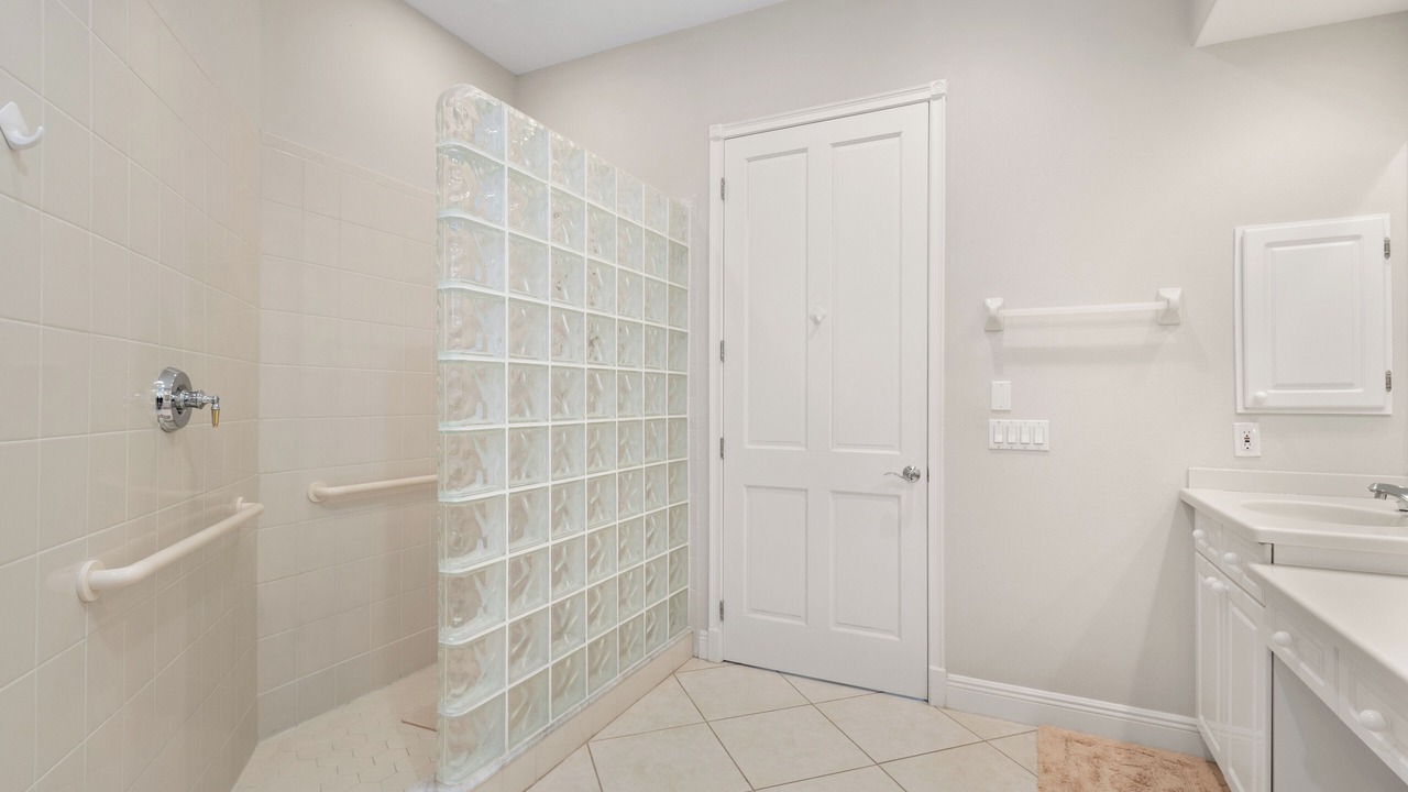 Photo of Bathroom in Bay Isles
