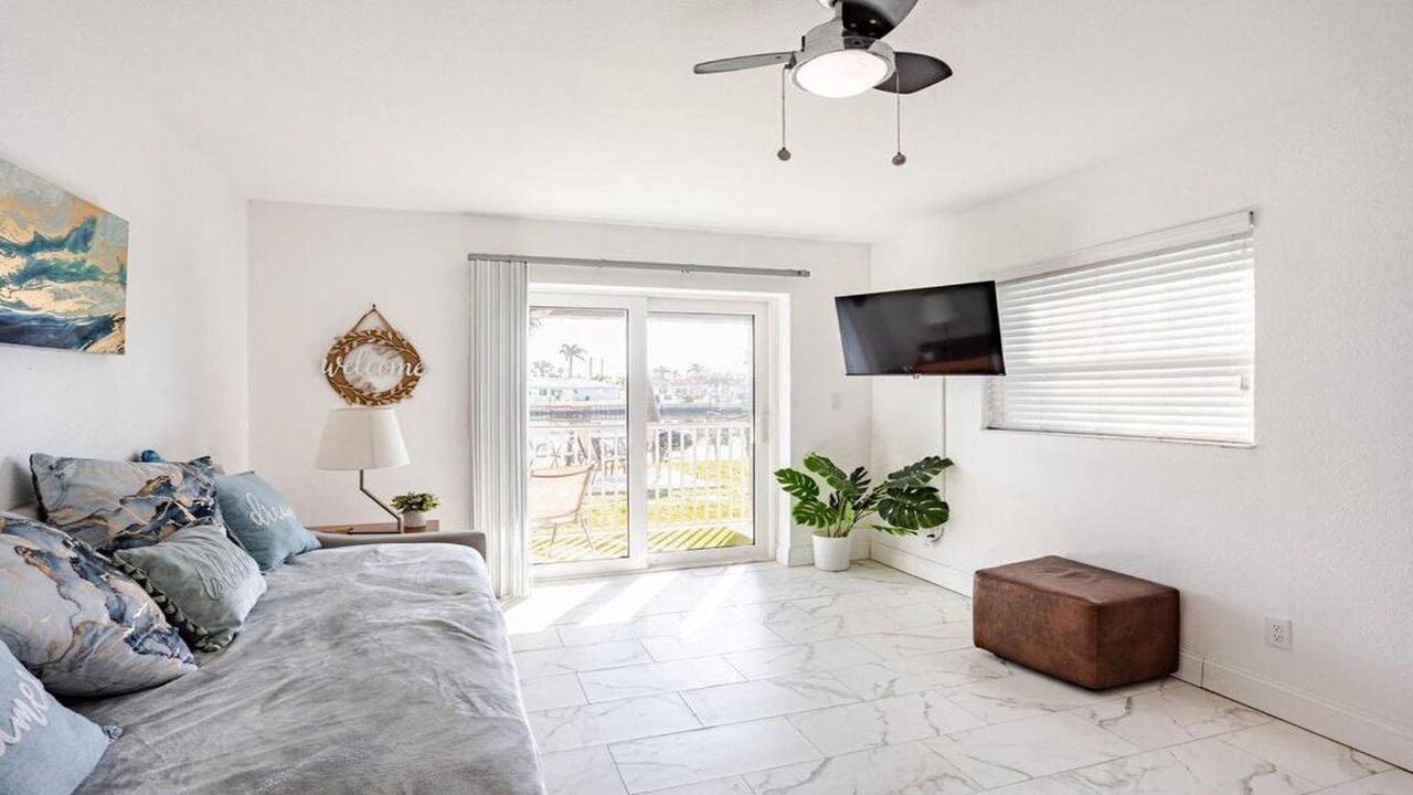 Photo of Bedroom in Capri Isle
