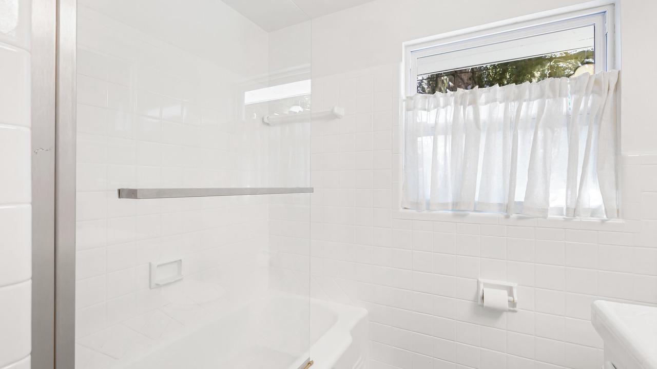 Photo of Bathroom in South Gate Ridge