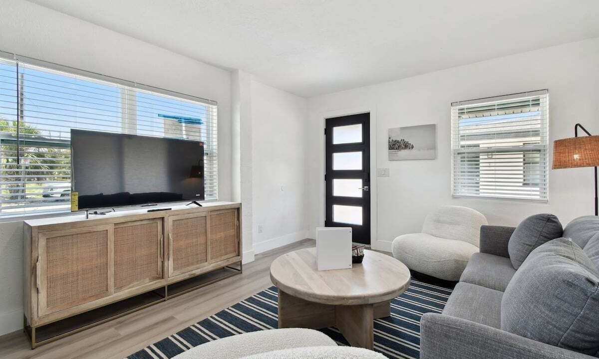 Photo of Livingroom in Treasure Island