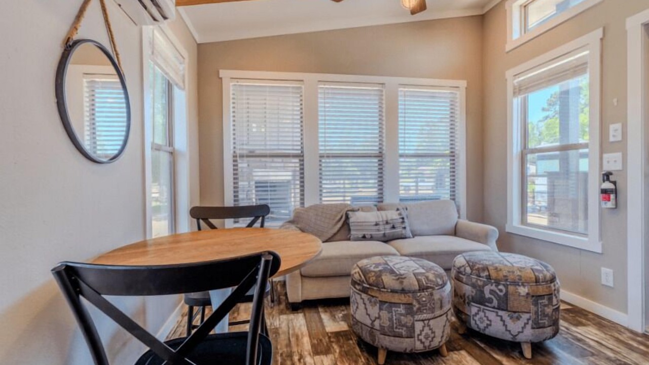 Photo of Livingroom in Spring