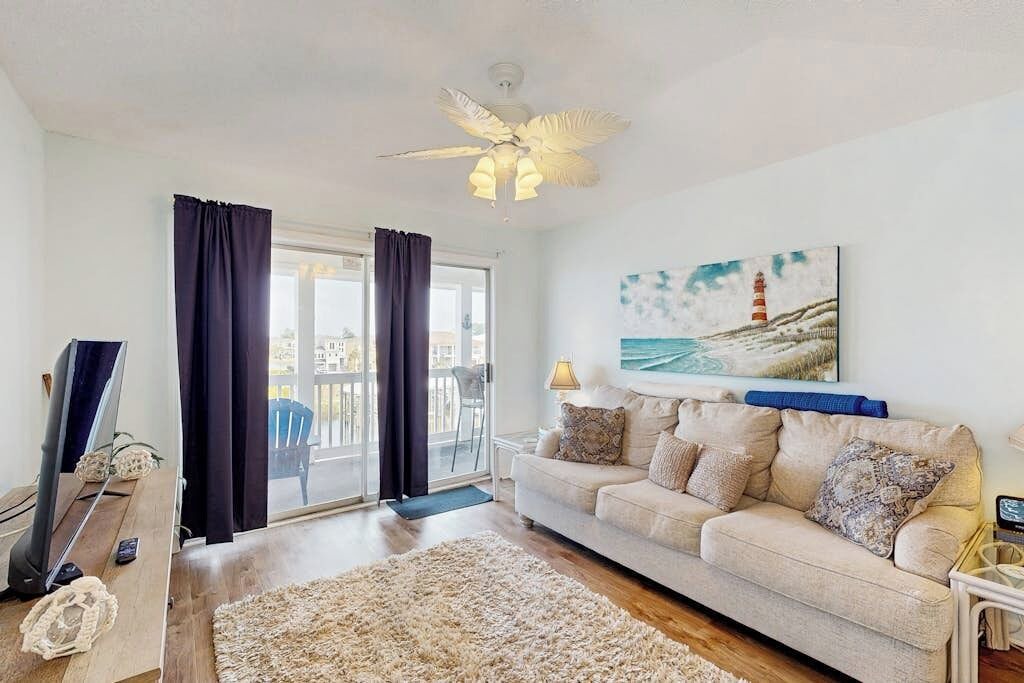 Photo of Livingroom in Carolina Yacht Landing