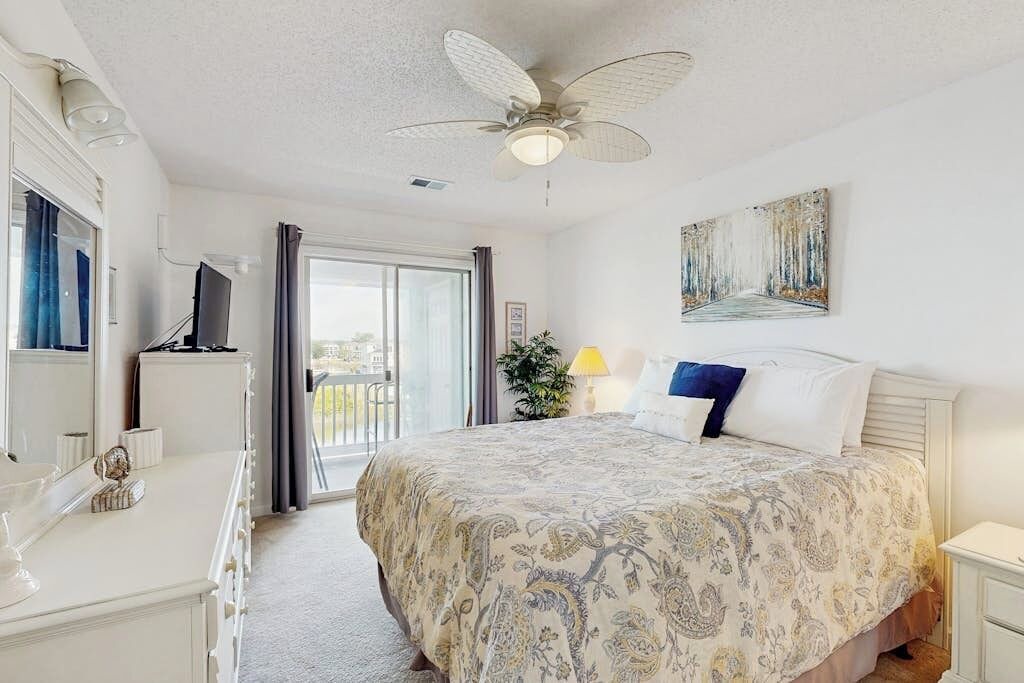 Photo of Bedroom in Carolina Yacht Landing