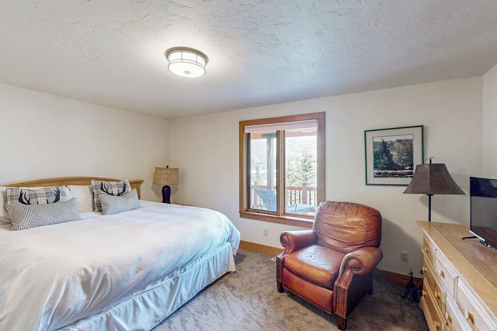 Photo of Bedroom in Highland Meadows