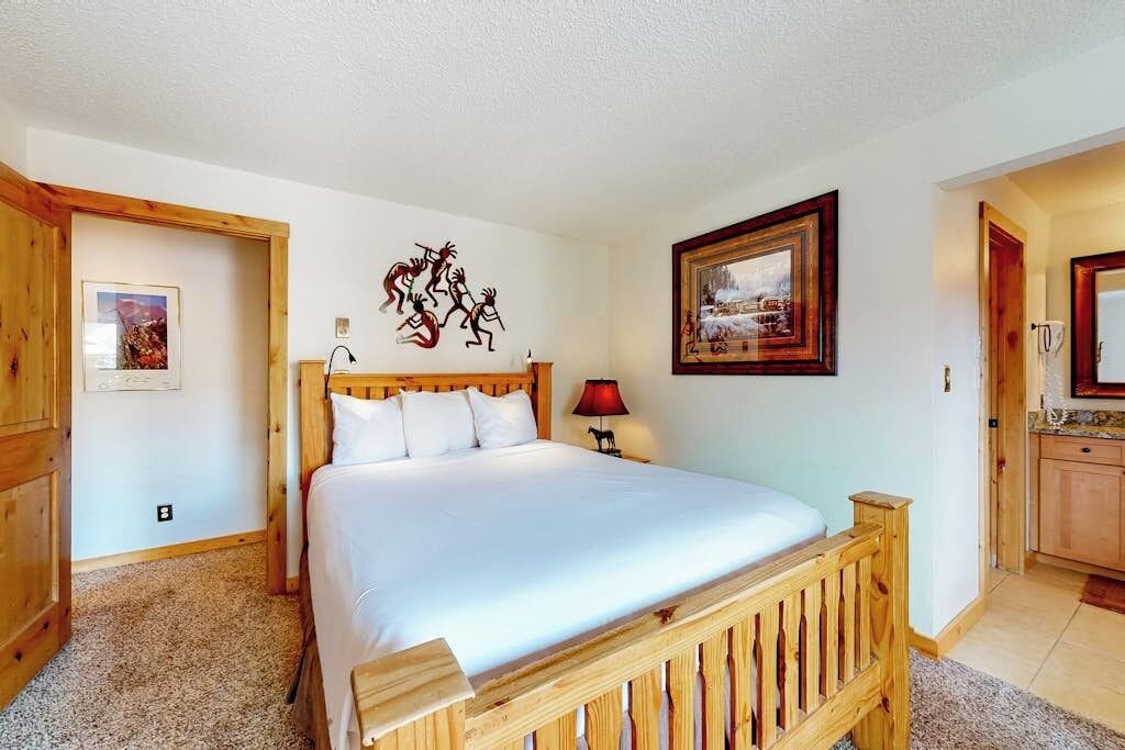 Photo of Bedroom in Four O'Clock