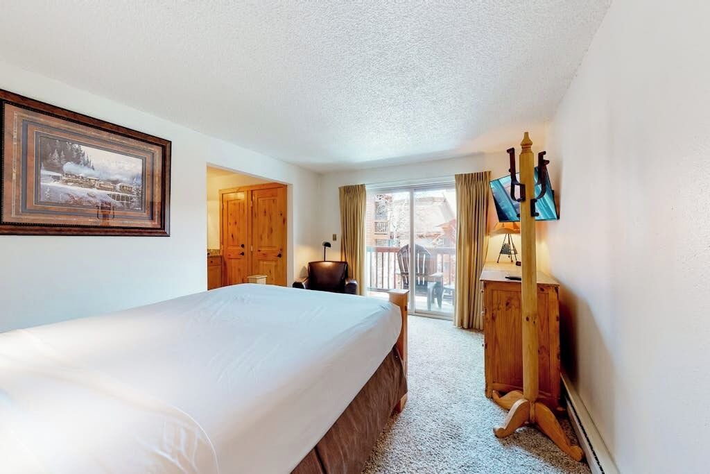 Photo of Bedroom in Four O'Clock