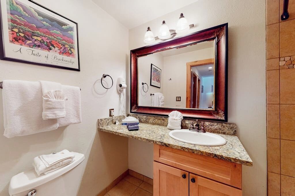 Photo of Bathroom in Four O'Clock